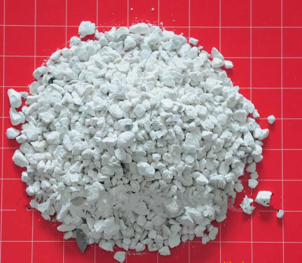 生石灰在養(yǎng)雞中的作用有哪些？用途及用法